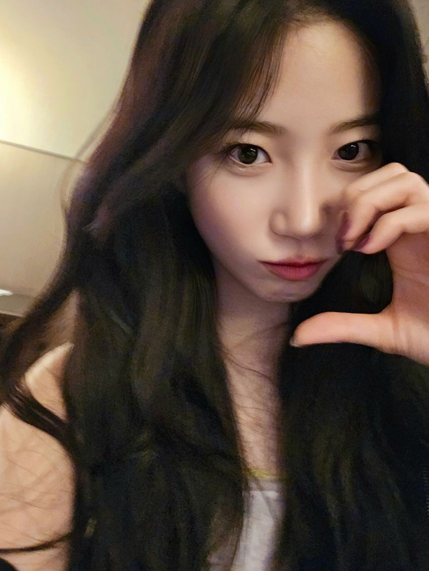 르세라핌 김채원,카즈하,홍은채
