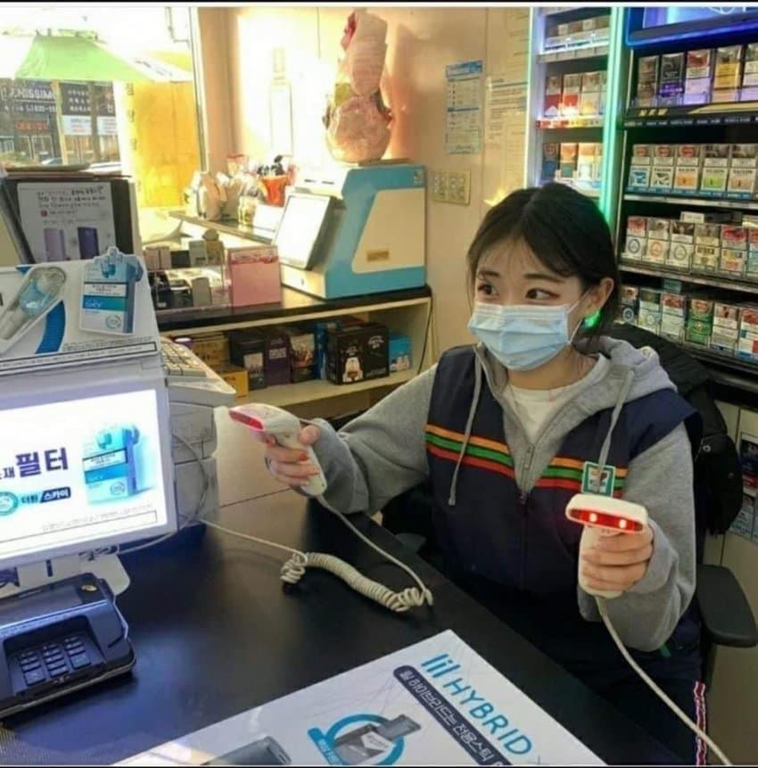 QWER 히나 (연성대 항공서비스과 1-a 장나영)