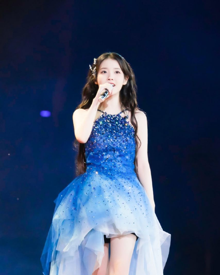 아이유 .jpg
