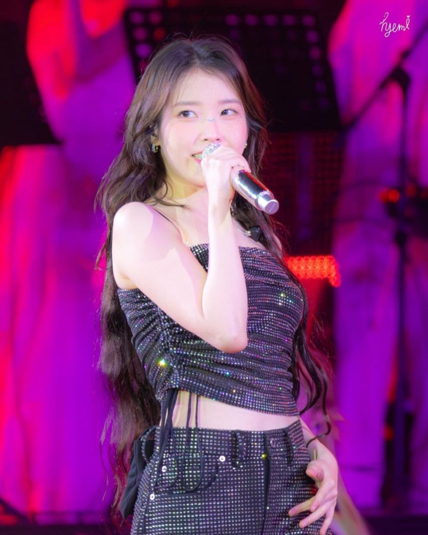 아이유 .jpg