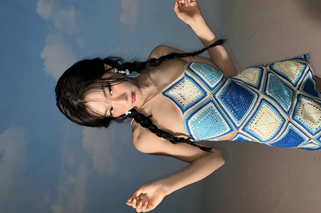 시원한 끈홀터넥 원피스 입은 레드벨벳 슬기 겨드랑이