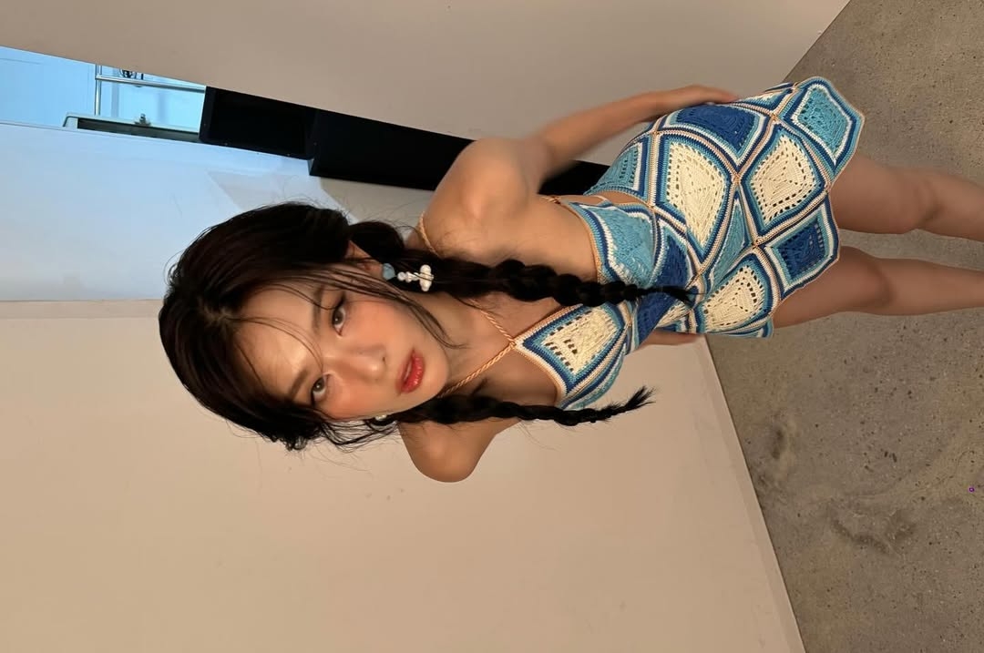 시원한 끈홀터넥 원피스 입은 레드벨벳 슬기 겨드랑이