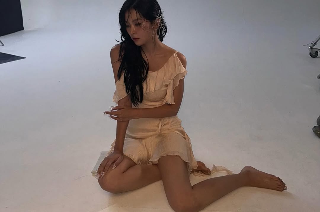 시원한 끈홀터넥 원피스 입은 레드벨벳 슬기 겨드랑이