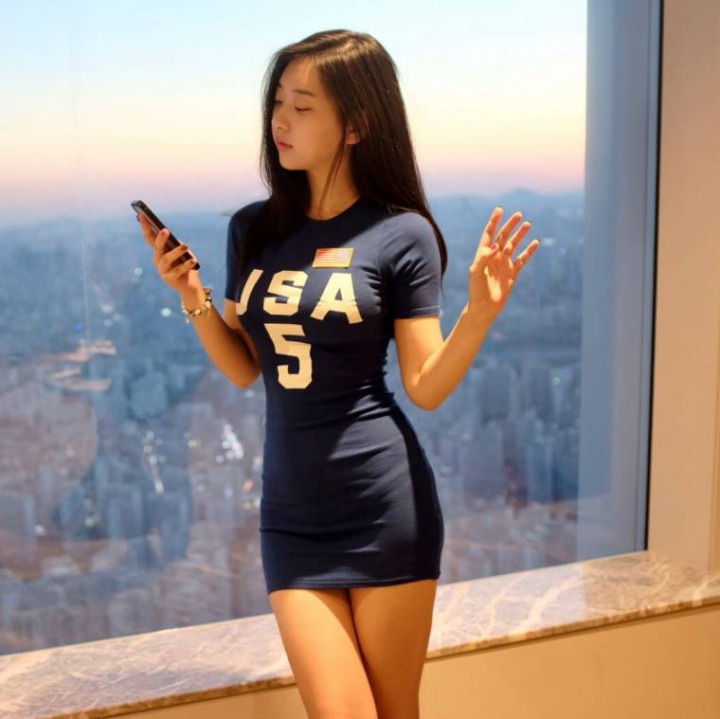 입었지만 몸선 자체가 야한 신재은