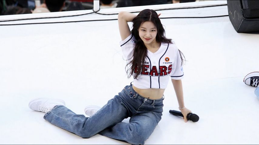 [르세라핌]  카즈하  청바지