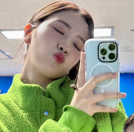 (약스)안유진 거울 셀카