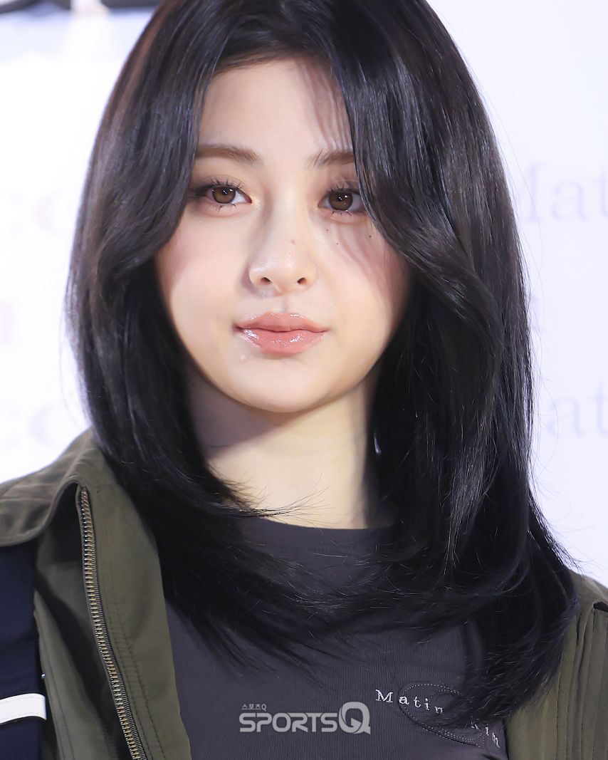 [르세라핌] 미드필더 허윤진 ..... FIM UNITED
