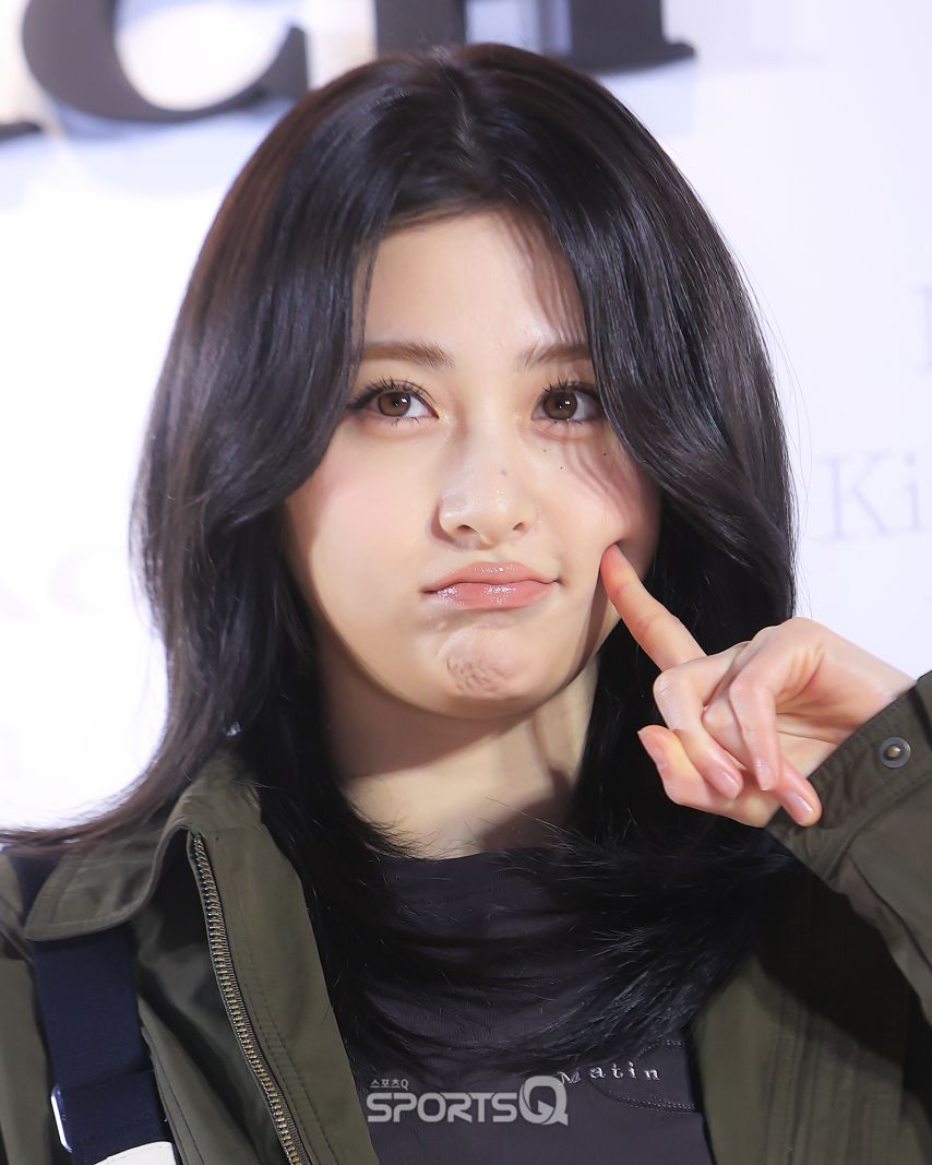 [르세라핌] 미드필더 허윤진 ..... FIM UNITED