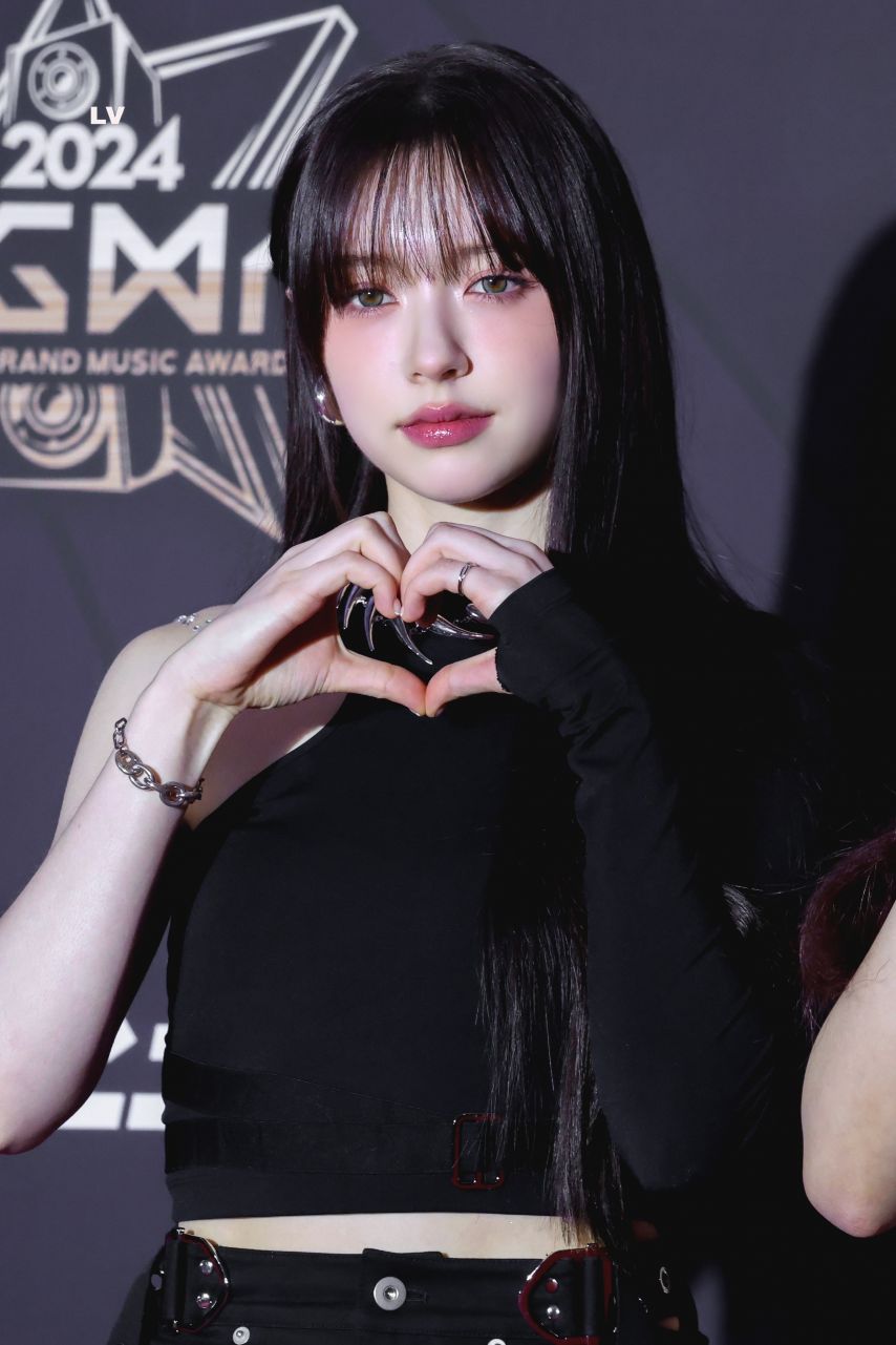 피프티피프티 문샤넬
