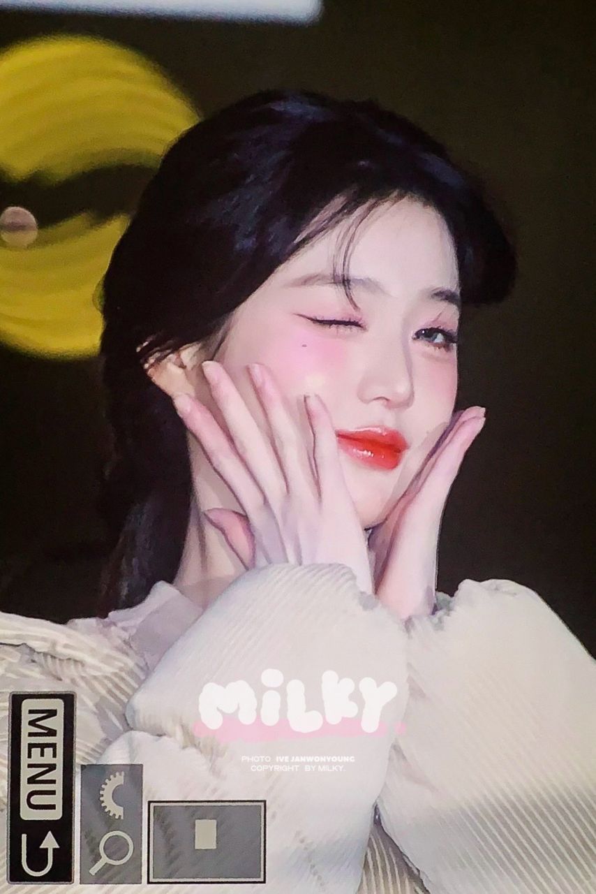 오늘자 뮤직뱅크 퇴근길 장원영(아이브)