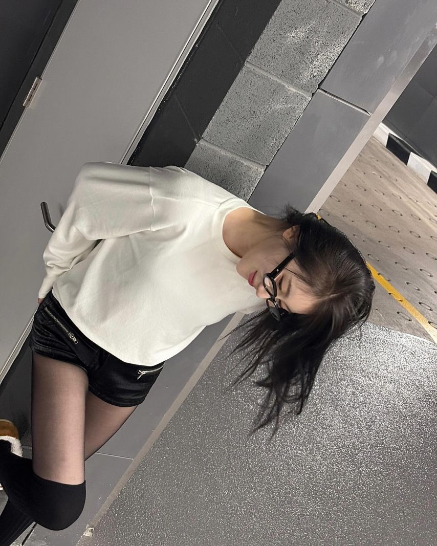 이채연 초미니 + 핫팬츠 검정스타킹 허벅지 각선미 모음