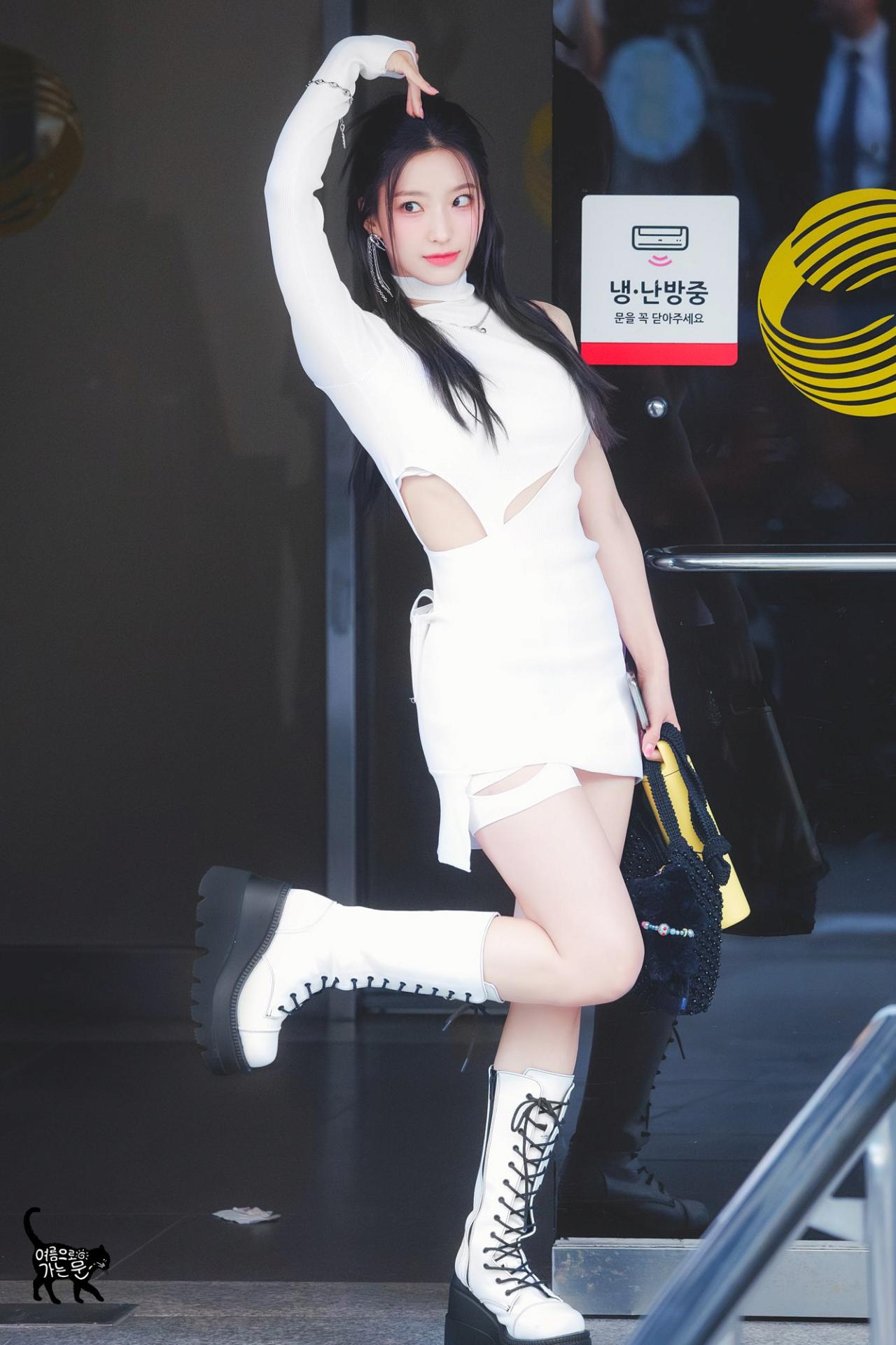 프로미스나인 새롬