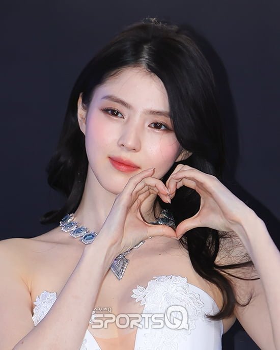 과감한 드레스 한소희
