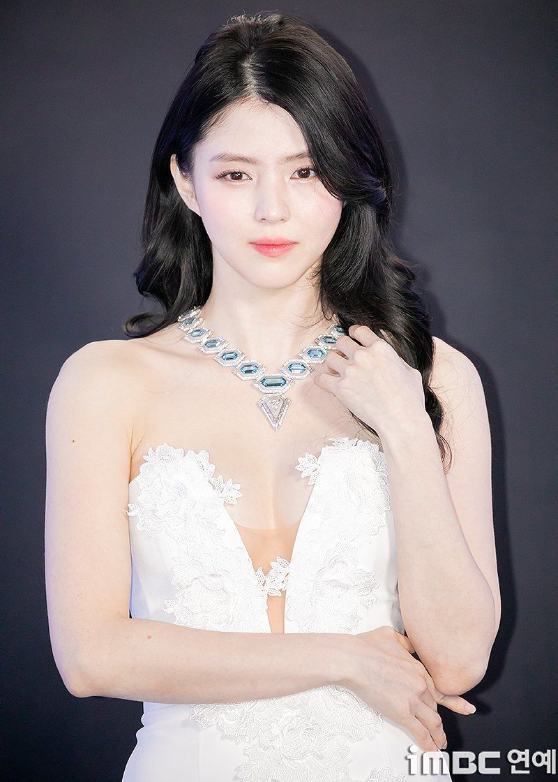과감한 드레스 한소희