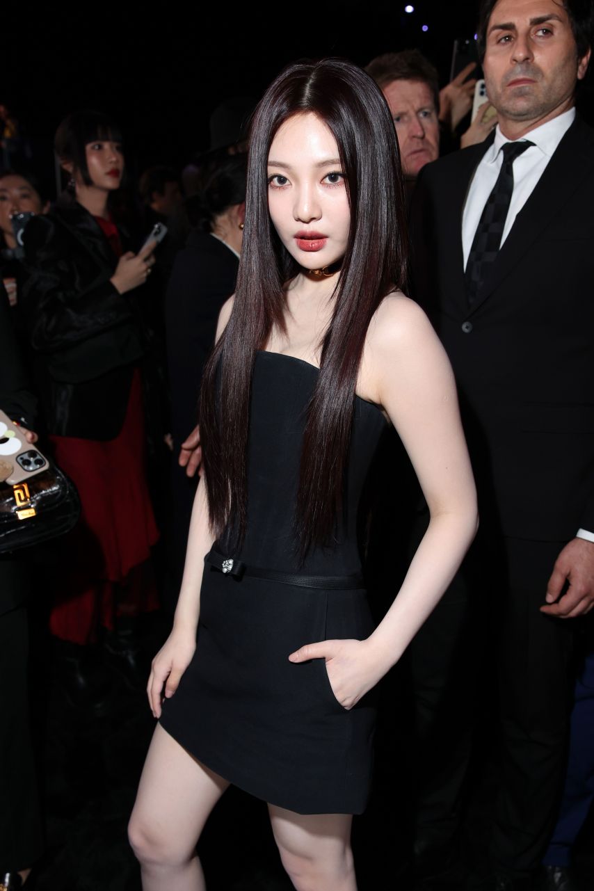 에스파 닝닝 베르사체 원피스 고화질