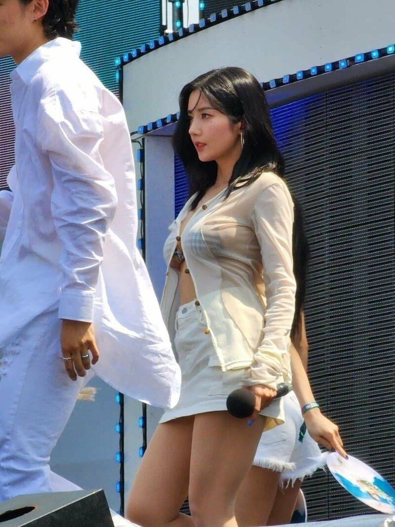 몸매 천재 권은비