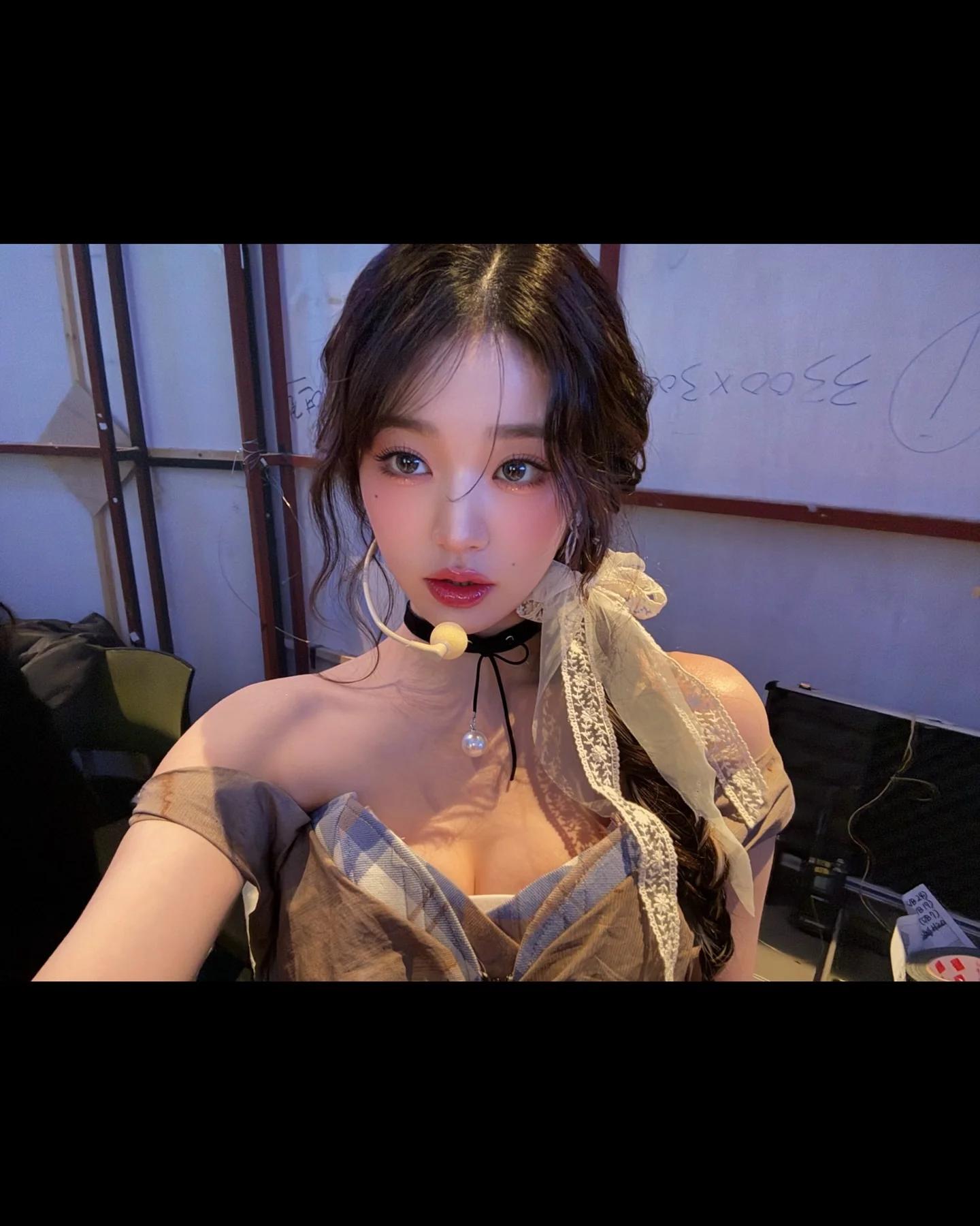 잔망스러운 표정으로 챌린지 찍는 아이브 장원영 과감한 윗슴골