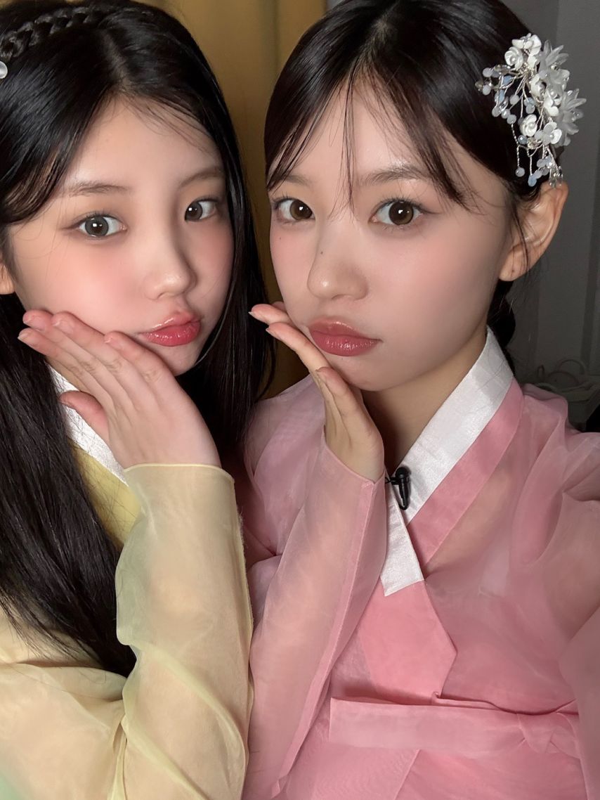 아일릿 윤아, 원희, 모카