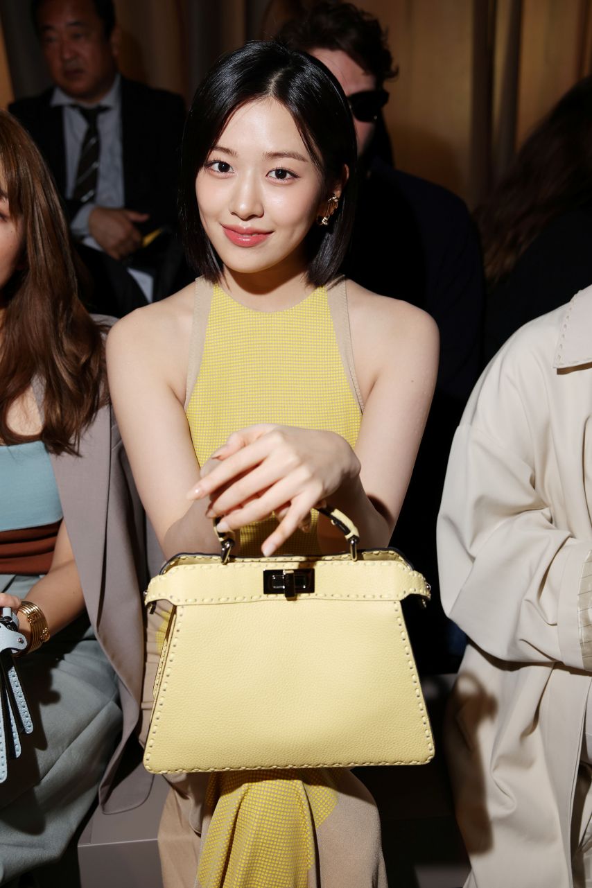 안유진 지리는 몸매 드레스 고화질