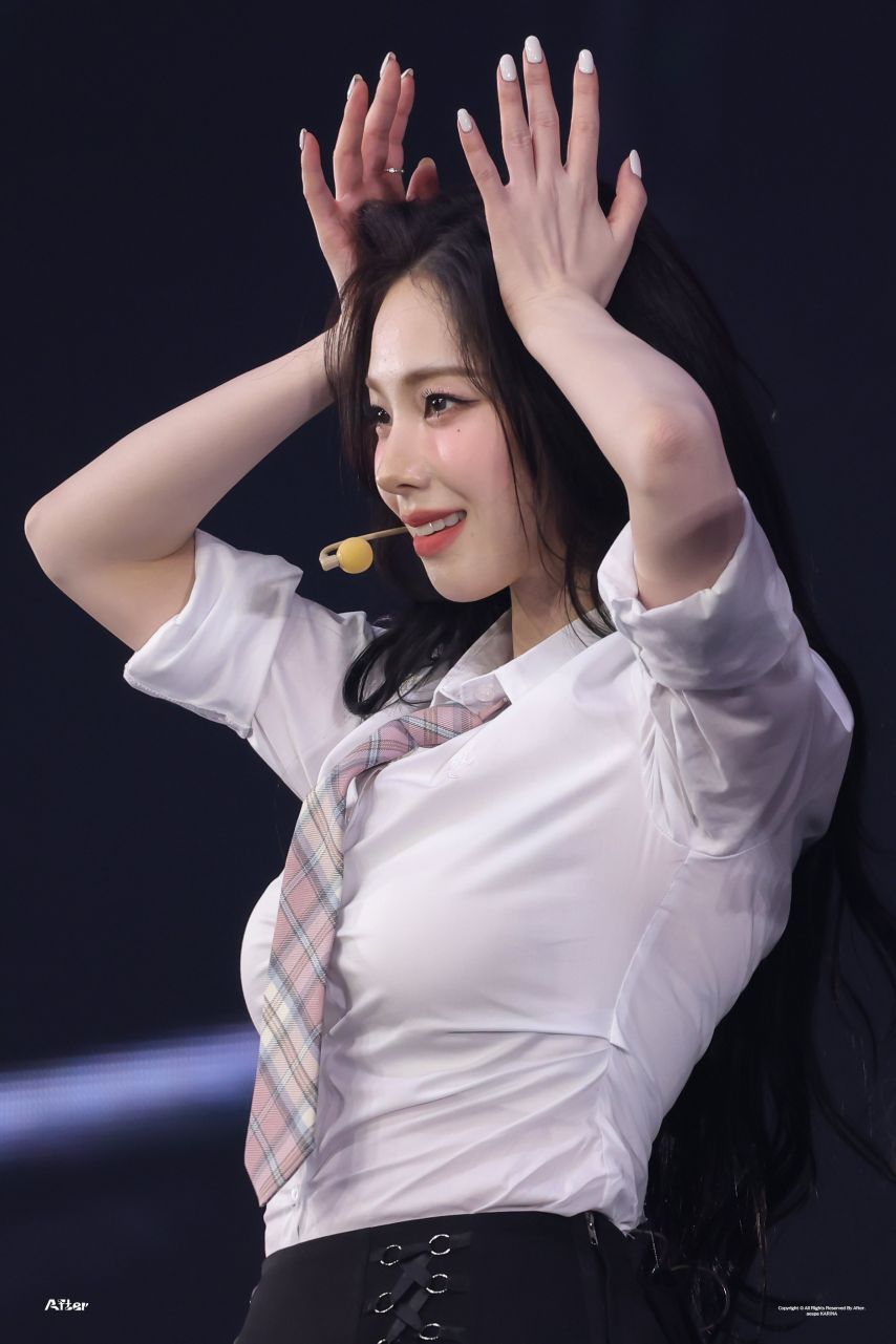 고급지고 섹시한 미모의 정점이였던 에스파 카리나 첫사랑니 무대