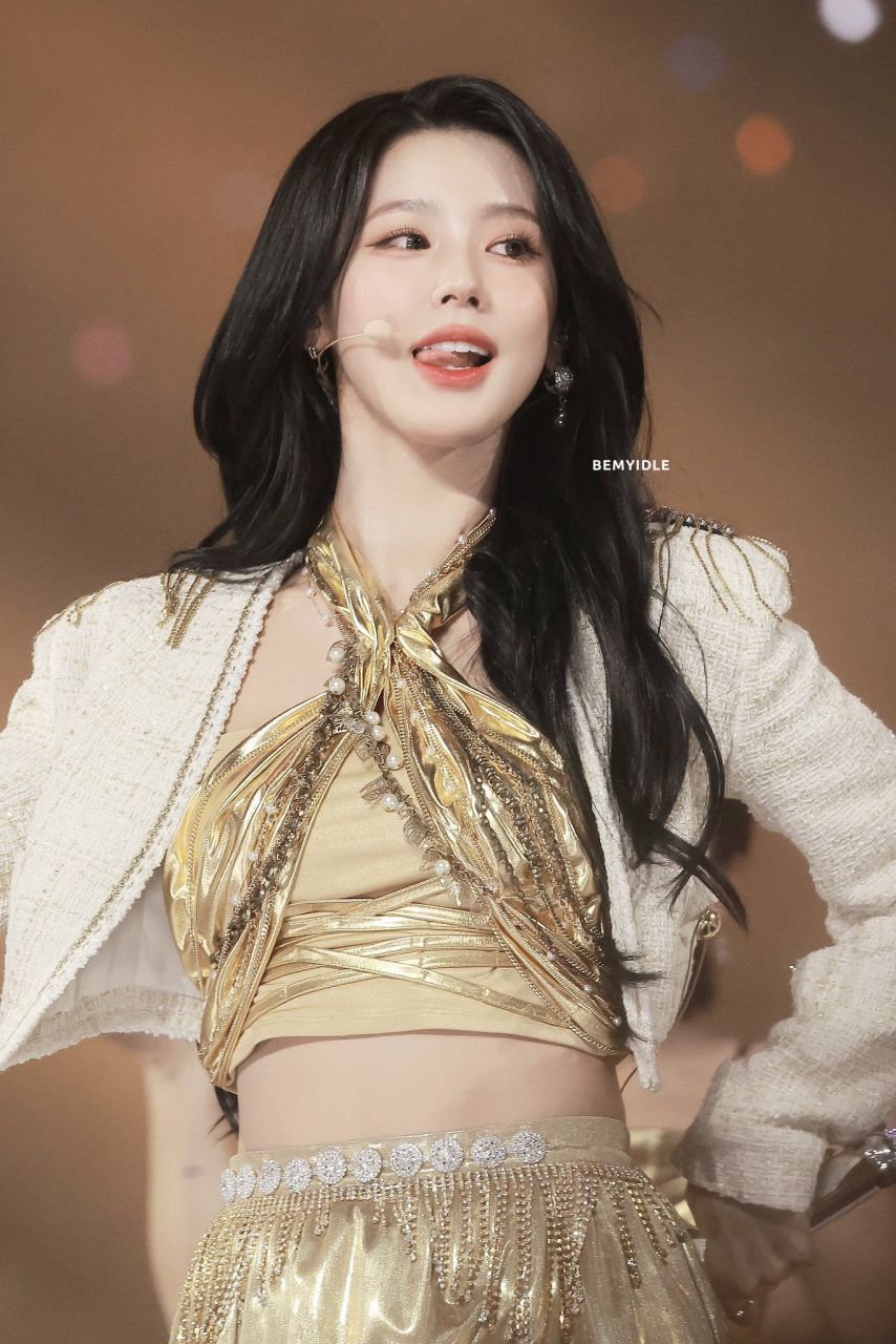 은근 섹시한 의상과 노출이 많은 성격밝은 아이들 미연