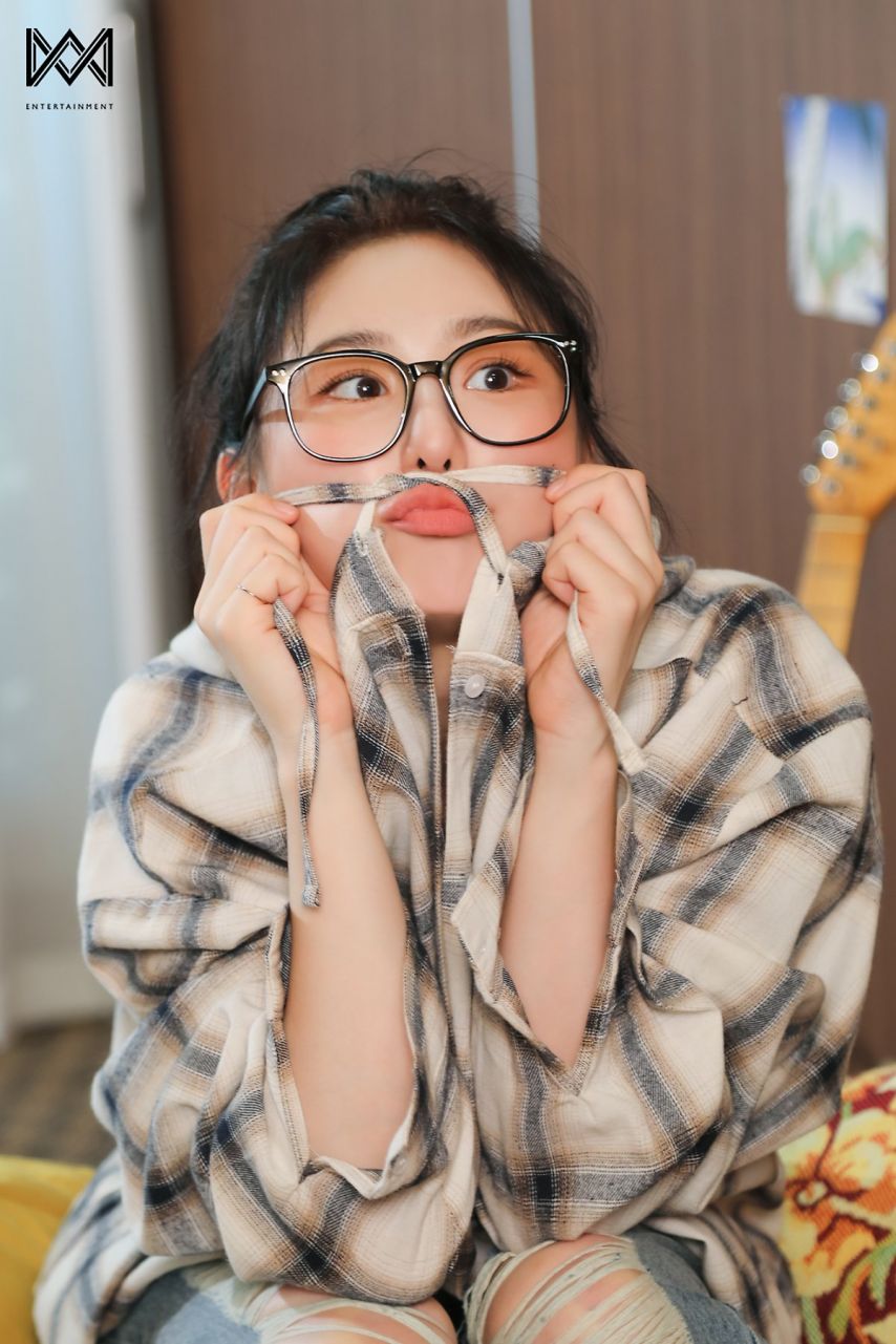 이채연 시즌그리팅 비하인드