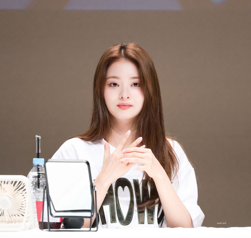 프로미스나인 이나경