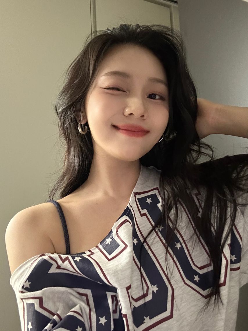 VIVIZ 엄지
