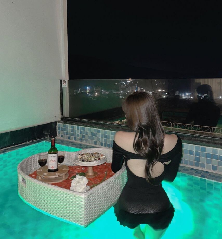 호캉스 즐기는 안지현 치어리더