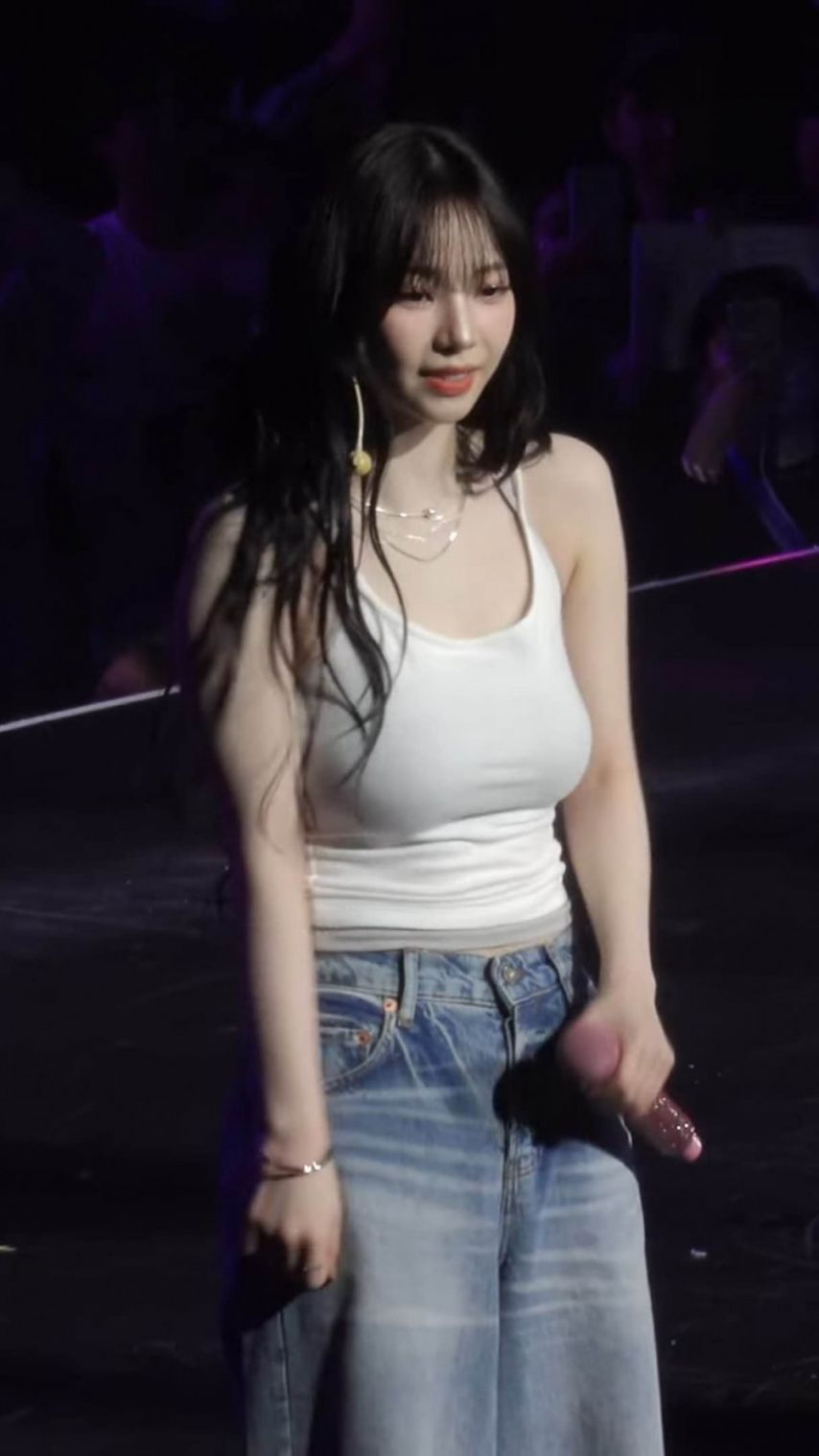 카리나 청바지 흰티