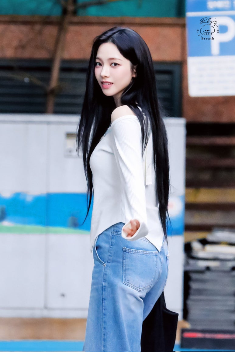 카리나 청바지 흰티