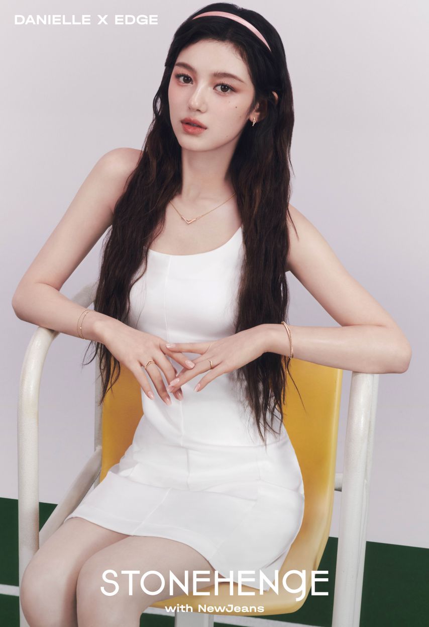 뉴진스 스톤헨지 고화질