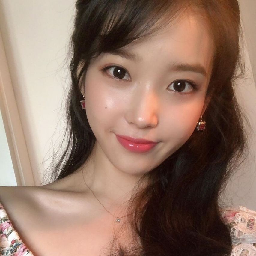살랑살랑 아이유 셀카