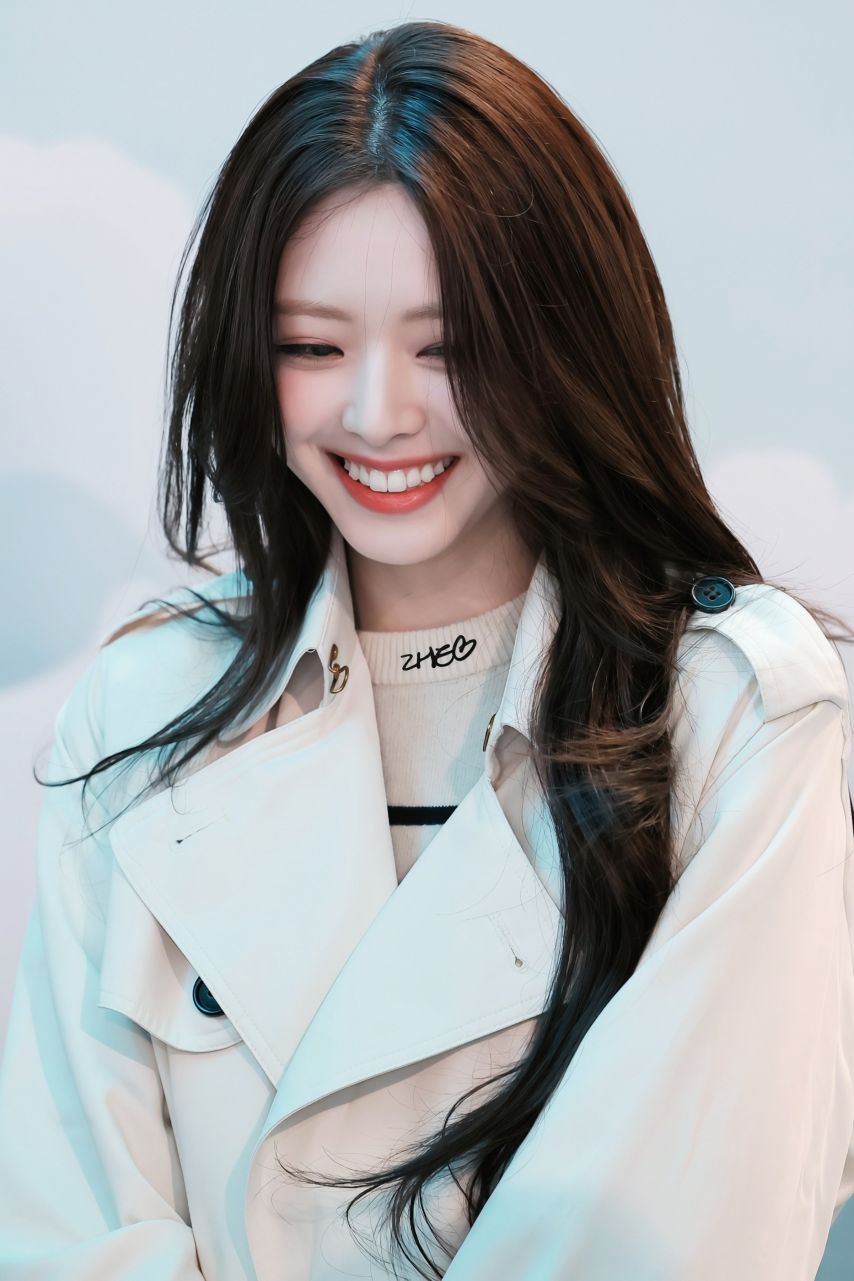 오늘자 ITZY 유나