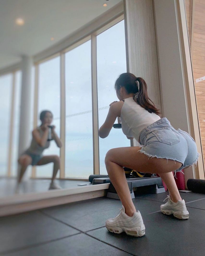 운동하는 신재은