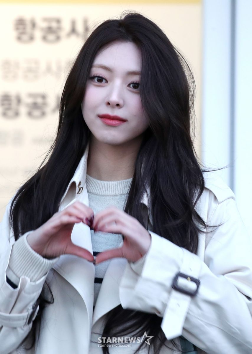 [ITZY] 유나 공항패션