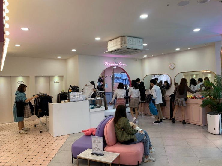 롯데월드 여고생 특징