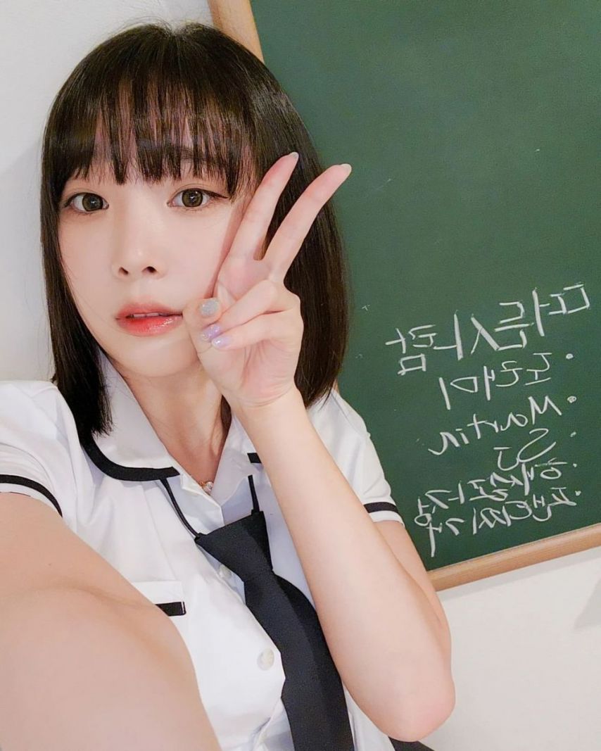 강인경 노출없는 스쿨룩