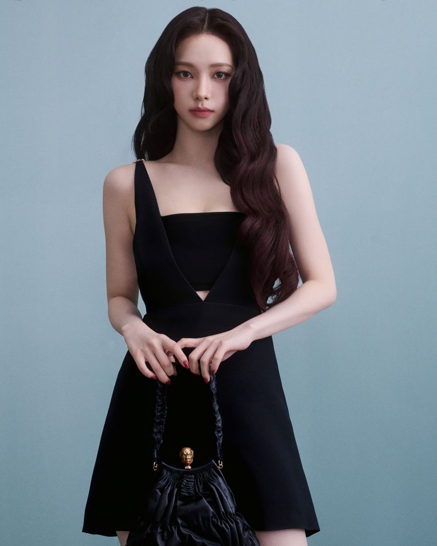 백인보다 더 하얀 카리나 고화질