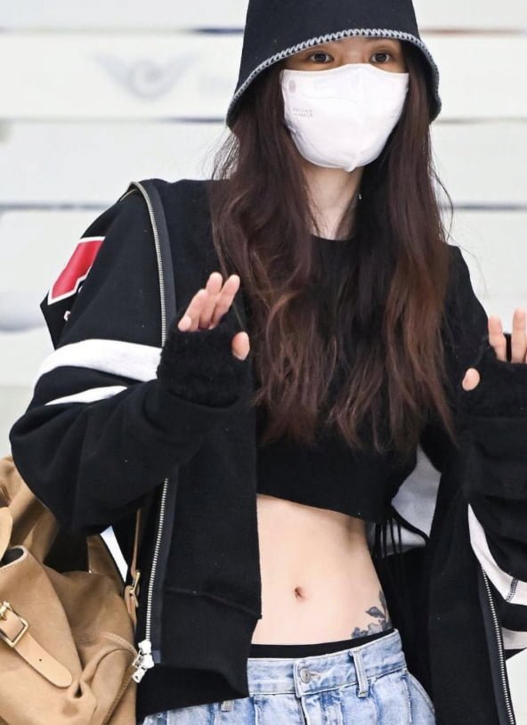 한소희가 미처 못지웠다는 문신