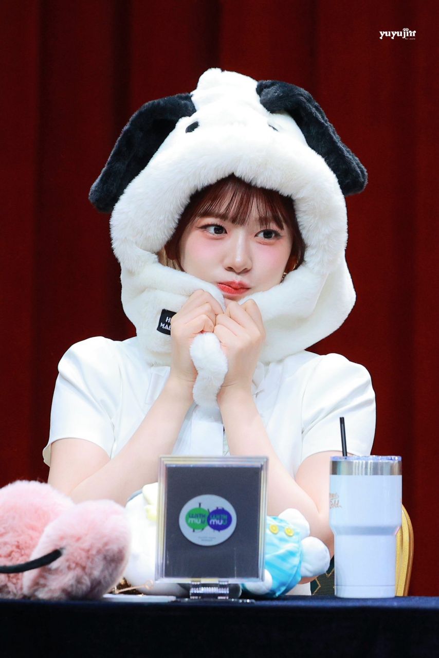 오늘자 귀여운 아이브 안유진