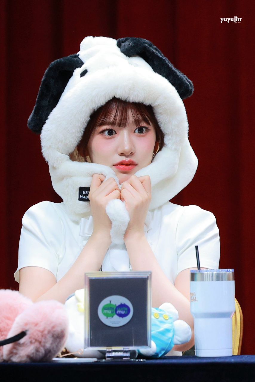 오늘자 귀여운 아이브 안유진