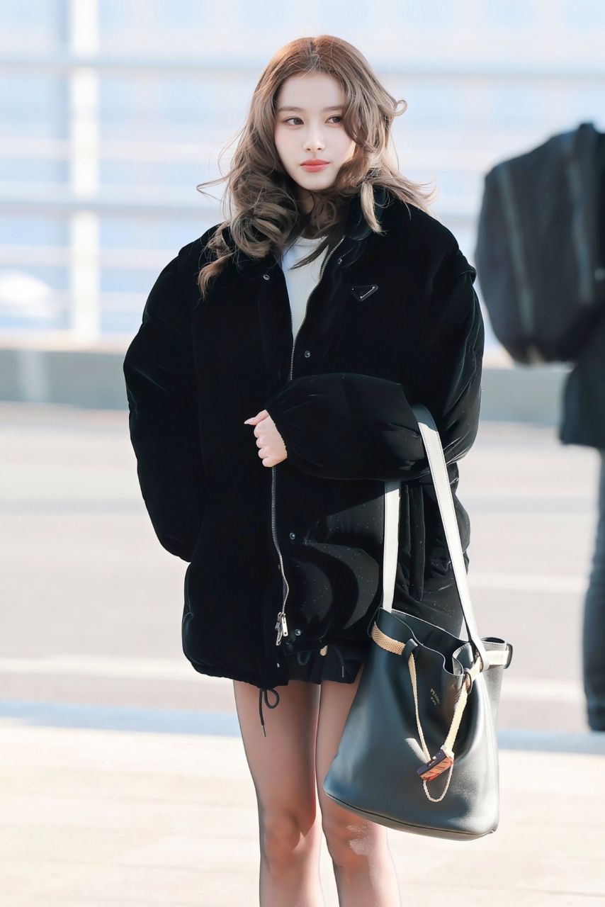 사나 트와이스 250217