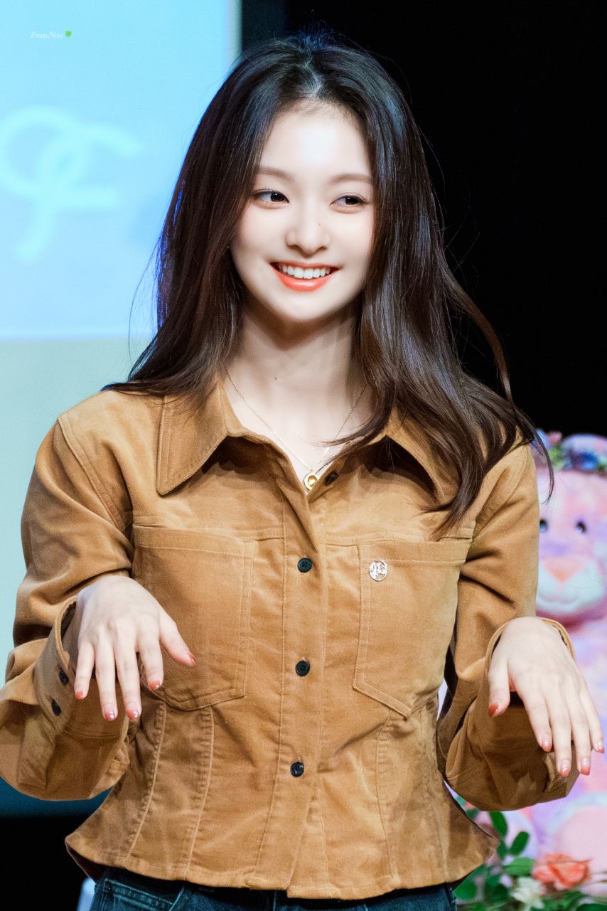 프로미스나인 이나경