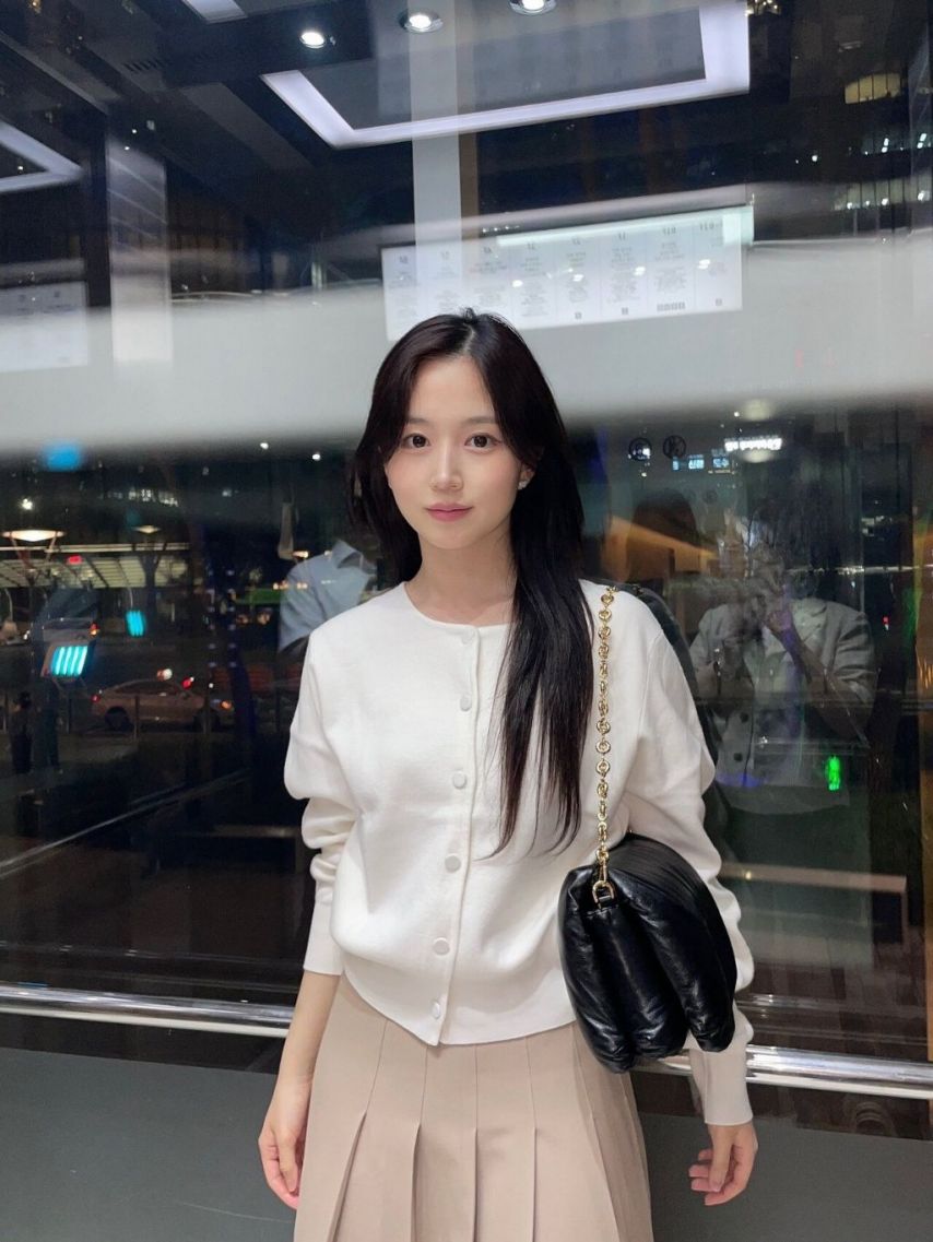 부모님 원하는대로 단아한 의상 입고 인증샷 남긴 엔믹스 해원.jpg