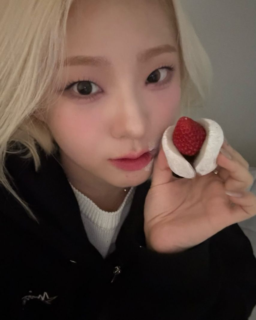 아이칠린 지윤,  채린