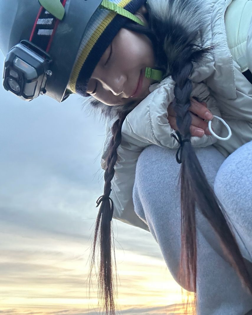 엄지 VIVIZ비비지 인별