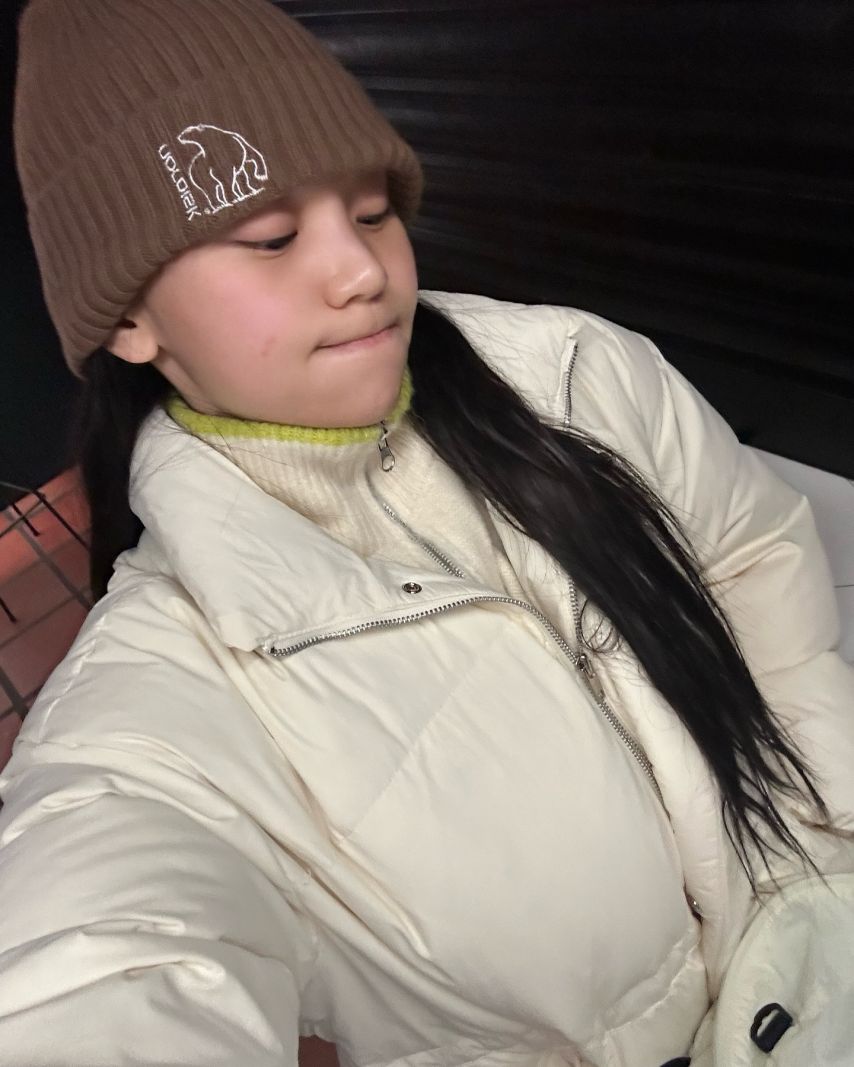 엄지 VIVIZ비비지 인별