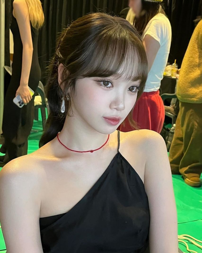 [르세라핌] 떡 벌어진 어깨  김채원