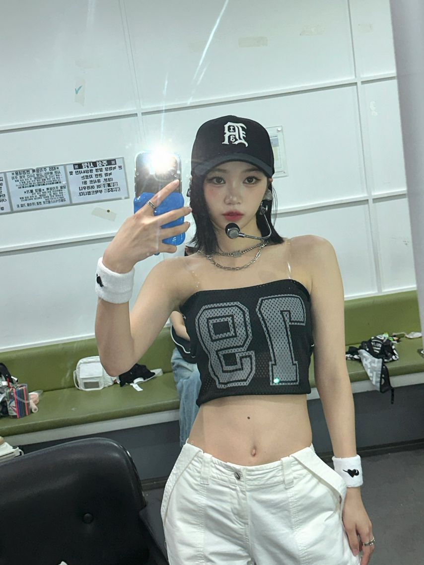 [르세라핌] 떡 벌어진 어깨  김채원